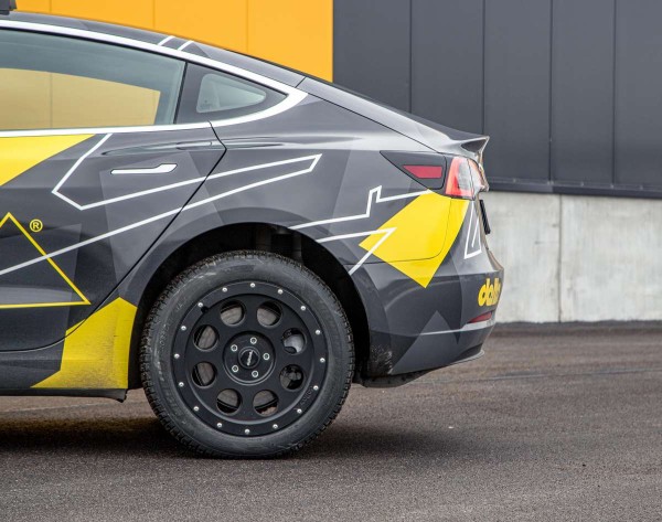 delta4x4-tesla-model3-felgen-klassik18x85-5loch-matt-hinten.jpg