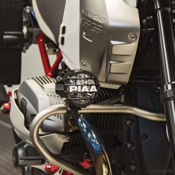 delta4x4-piaa-scheinwerfer-rund-led-piaalp530-piaalp530-montiertmotorrad.jpg