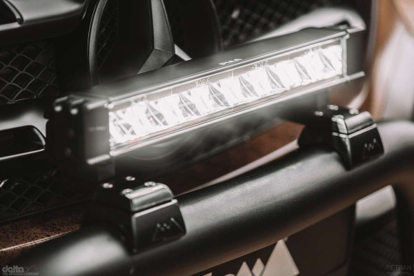delta4x4-piaa-scheinwerfer-rechteckig-led-rf18-piaabar18-fernlicht-detail.jpg