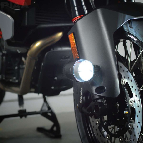 delta4x4-piaa-halter-motorrad-piaapl270-montiert.jpg