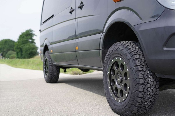 delta4x4-mercedes-sprinter-907-910-felgen-klassik_b-fsb6d04584-auto.jpg