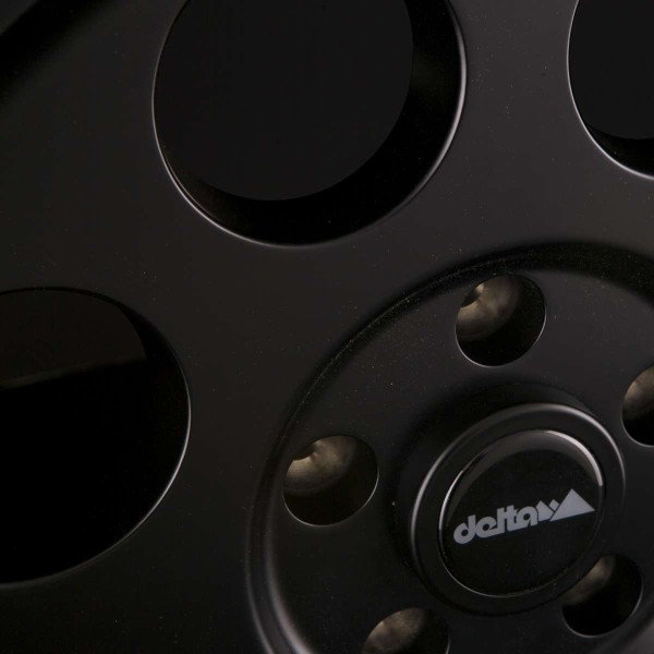 delta4x4-tesla-model3-felgen-klassik18x85-5loch-matt-detail2.jpg